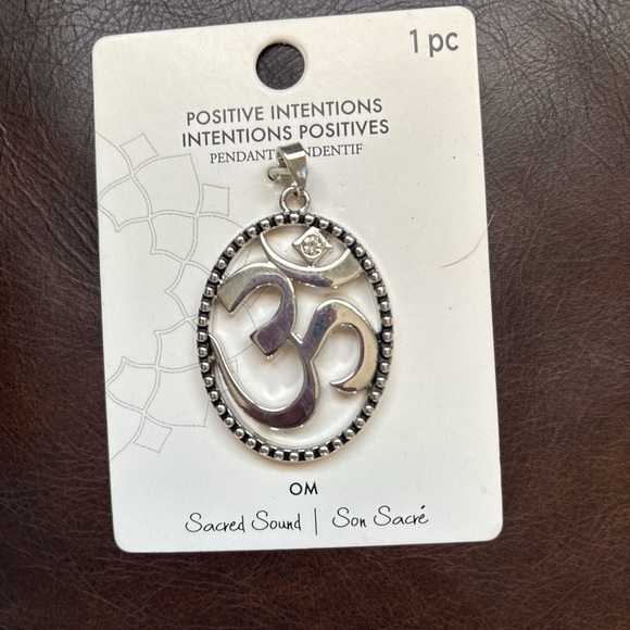 Assorted Pendant Collection Five Total - Picture 4 of 6